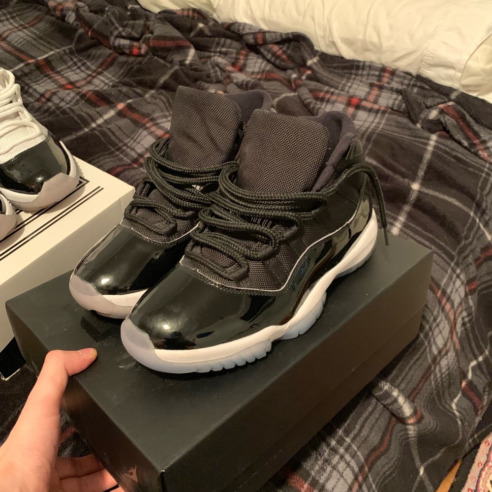 Jordan Space Jam 11s sz 8 Men